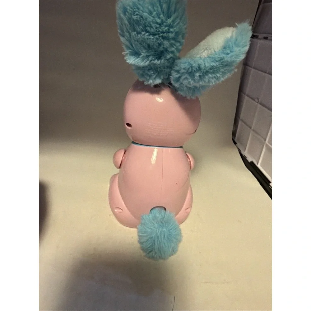 Zoomer Hungry Bunnies Shreddy Interactive Rabbit Toy - Pink. Tested Works.